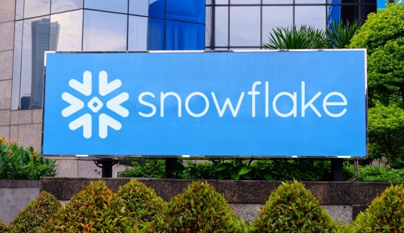 Snowflake to Acquire Crunchy Data